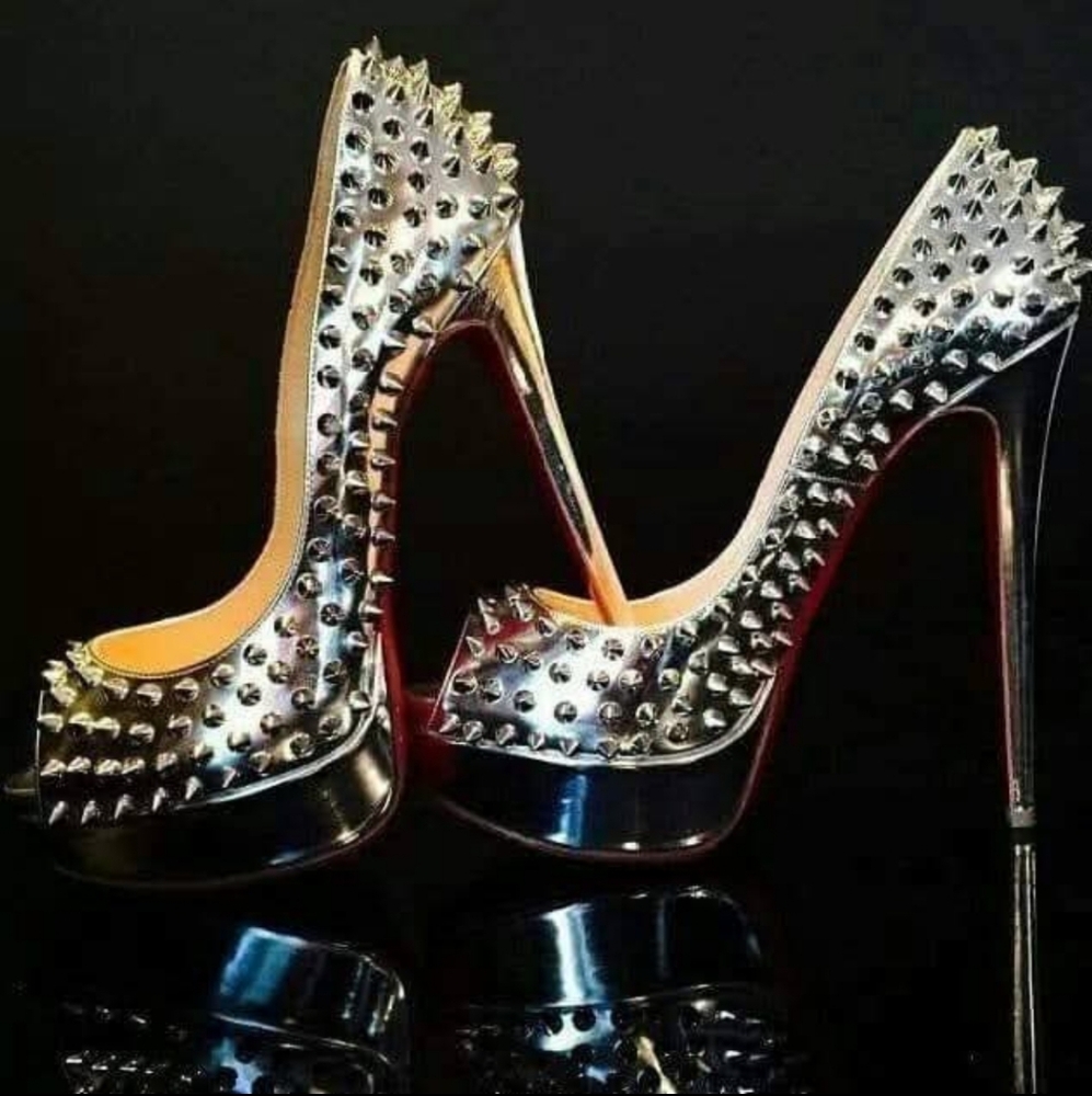⭐️Christian Loboutin Silver Spiked Peep-Toe Platform Runway Heels - Picture 11 of 11